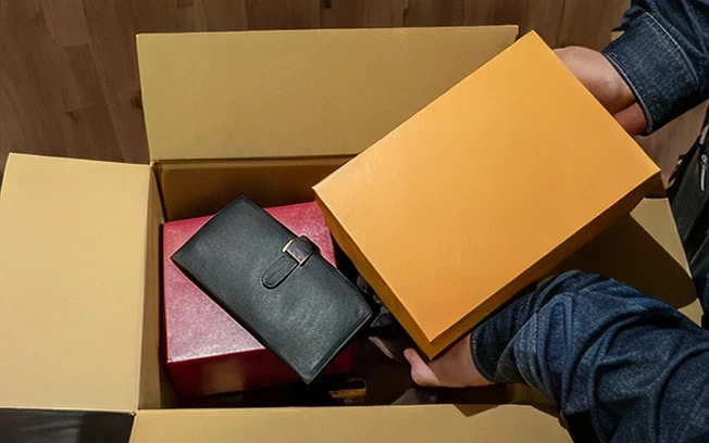 商品を梱包しているイメージ画像